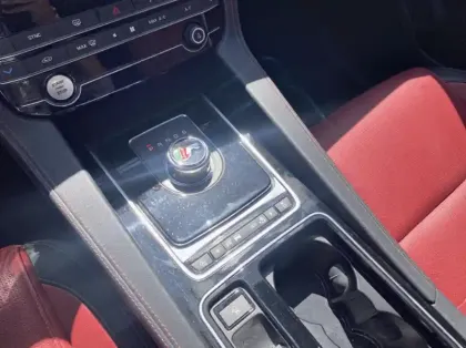 Photo 7 Jaguar F-Pace 2.0D 180ch R-Sport AWD BVA8