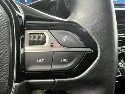 Photo 9 Peugeot 2008  e- 136ch Allure