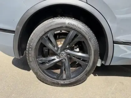 Photo 8 Volkswagen Tiguan  2.0 TDI 150ch R-Line Exclusive DSG7