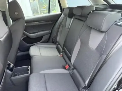 Photo 7 Skoda Octavia  Combi 2.0 TDI SCR 150ch Selection DSG7