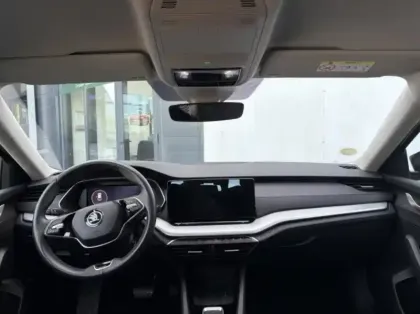 Photo 8 Skoda Octavia  Combi 2.0 TDI SCR 150ch Selection DSG7