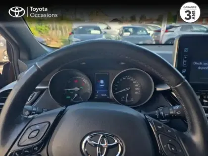 Photo 12 Toyota C-HR  122h Distinctive 2WD E-CVT RC18