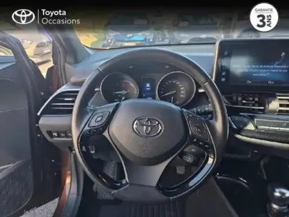 Photo 8 Toyota C-HR  122h Distinctive 2WD E-CVT RC18