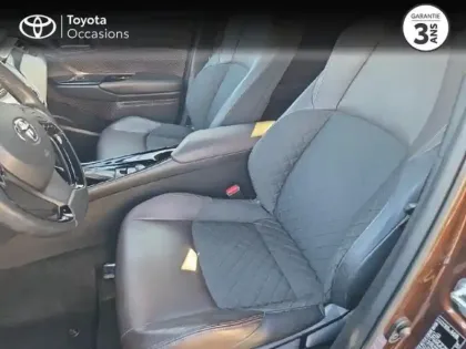 Photo 10 Toyota C-HR  122h Distinctive 2WD E-CVT RC18