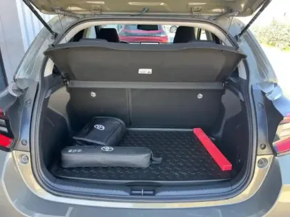 Photo 7 Toyota Yaris  116h Design 5p MC24
