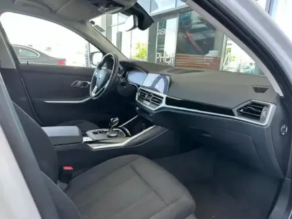 Photo 19 BMW Serie 3 Série 3 Touring 320iA 184ch Business Design