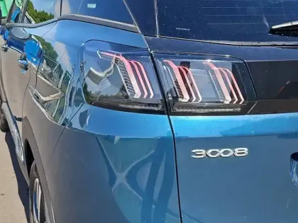 Photo 16 Peugeot 3008  Hybrid 225 e-EAT8