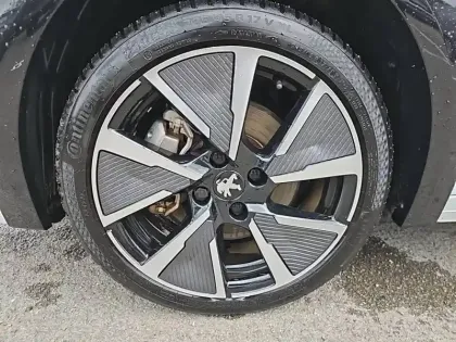 Photo 12 Peugeot 208  Electrique 50 kWh 136ch