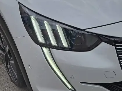 Photo 15 Peugeot 208  Electrique 50 kWh 136ch