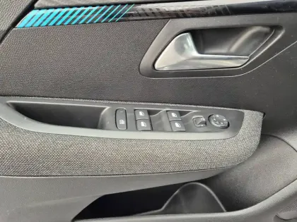 Photo 35 Peugeot 208  PureTech 100 S&S BVM6