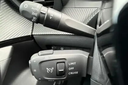 Photo 22 Peugeot 2008  Electrique 54 kWh 156 ch