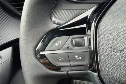 Photo 13 Peugeot 2008  Electrique 54 kWh 156 ch