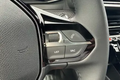 Photo 12 Peugeot 2008  Electrique 54 kWh 156 ch