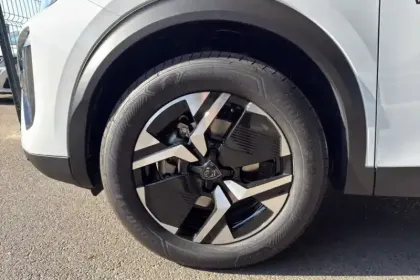 Photo 27 Peugeot 2008  Hybrid 145 e-DCS6