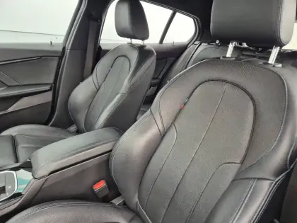 Photo 22 BMW Serie 1 M135i xDrive 306 ch BVA8