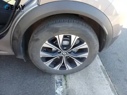 Photo 10 Renault Captur  E-Tech full hybrid 145