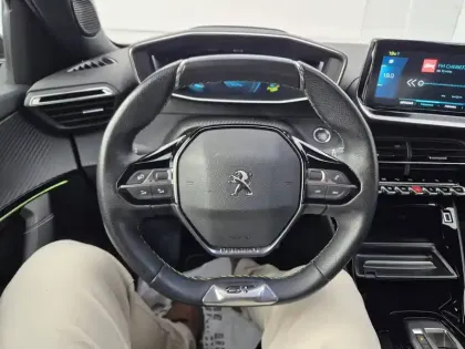Photo 30 Peugeot 2008  Electrique 136 ch