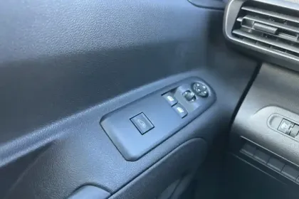 Photo 18 Peugeot Partner  FOURGON STANDARD 650 KG BLUEHDI 100 S&S BVM6