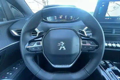 Photo 15 Peugeot 3008  Hybrid 180 e-EAT8
