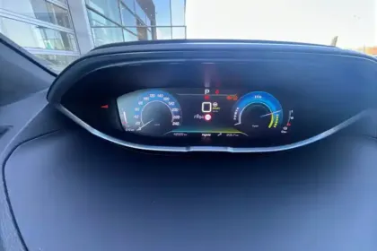 Photo 16 Peugeot 3008  Hybrid 180 e-EAT8