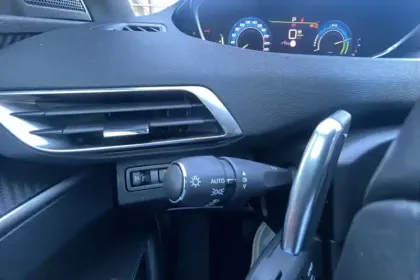 Photo 23 Peugeot 3008  Hybrid 180 e-EAT8