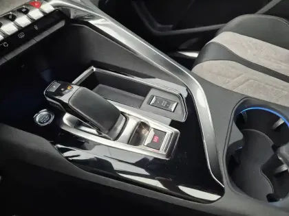 Photo 27 Peugeot 3008  Hybrid 225 e-EAT8