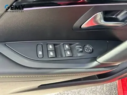 Photo 11 Peugeot 208  Electrique 54 kWh 156ch