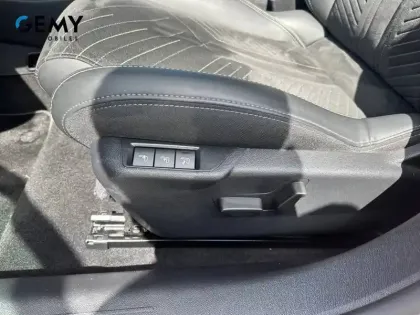 Photo 12 Peugeot 208  Electrique 54 kWh 156ch