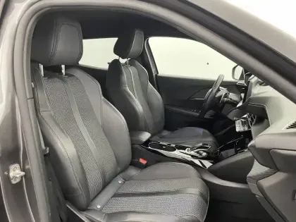 Photo 25 Peugeot 2008  PureTech 130 S&S EAT8