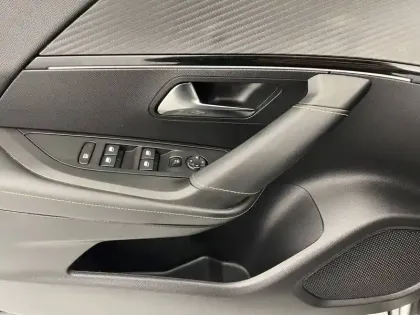 Photo 27 Peugeot 2008  PureTech 130 S&S EAT8