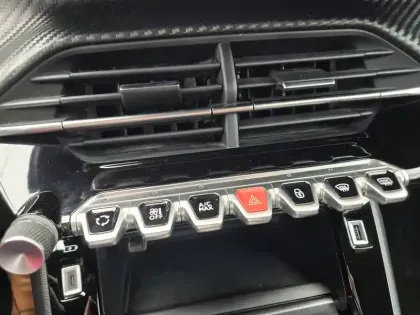 Photo 14 Peugeot 2008  BlueHDi 130 S&S EAT8