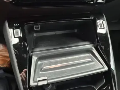 Photo 13 Peugeot 2008  BlueHDi 130 S&S EAT8