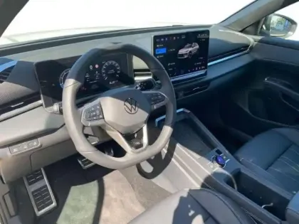Photo 8 Volkswagen T-roc 1.5 eTSI EVO2 Hybrid 150 ch DSG7 R-Line