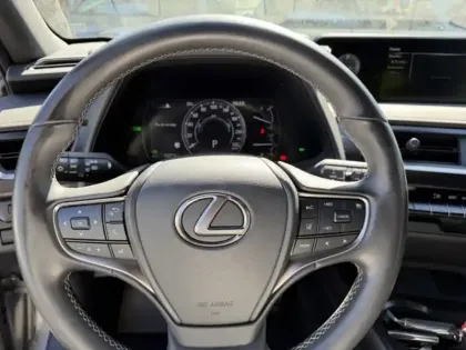Photo 8 Lexus UX 250H 2WD Premium Edition