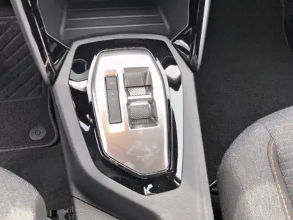 Photo 33 Peugeot 2008  Hybrid 110 e-DCS6
