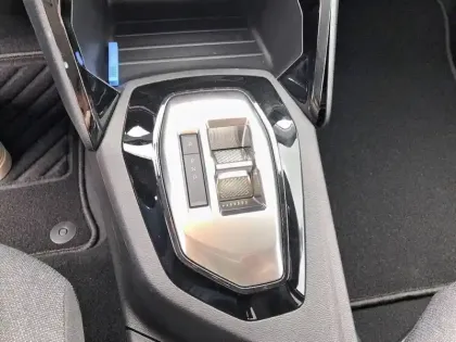 Photo 13 Peugeot 208  Hybrid 110 ch e-DCS6