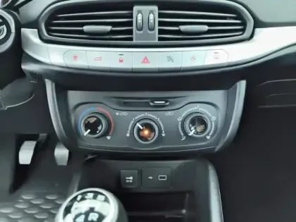 Photo 12 Fiat Tipo  1.3 MultiJet 95 ch S&S