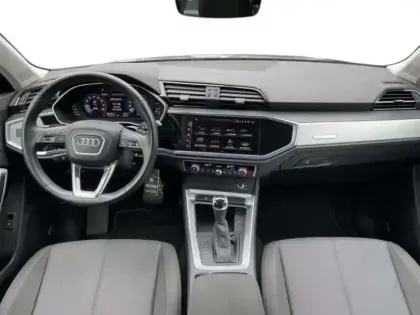 Photo 7 Audi Q3 35 TFSI 150 ch S tronic 7 Design