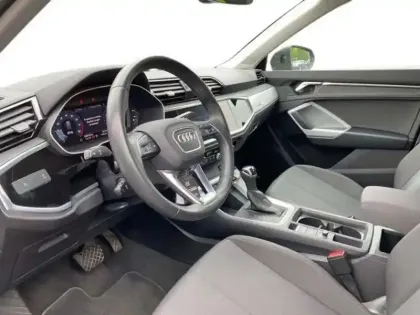 Photo 8 Audi Q3 35 TFSI 150 ch S tronic 7 Design
