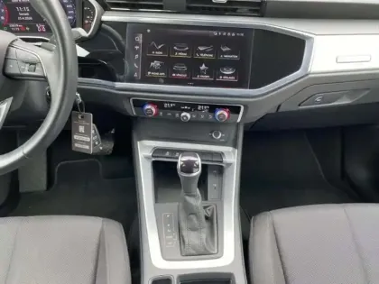 Photo 9 Audi Q3 35 TFSI 150 ch S tronic 7 Design