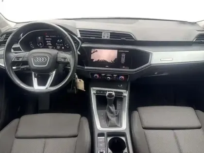 Photo 7 Audi Q3 35 TFSI 150 ch S tronic 7 Design