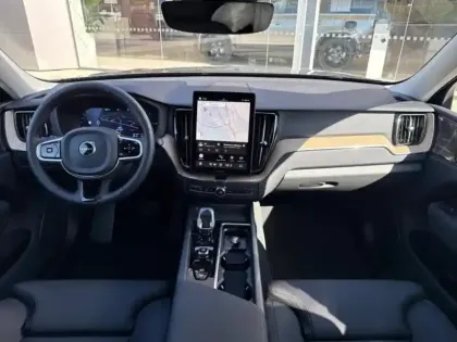 Photo 5 Volvo XC60  T6 Hybride Rechargeable 253 + 145ch Plus Style Dark Geartronic 8 AWD