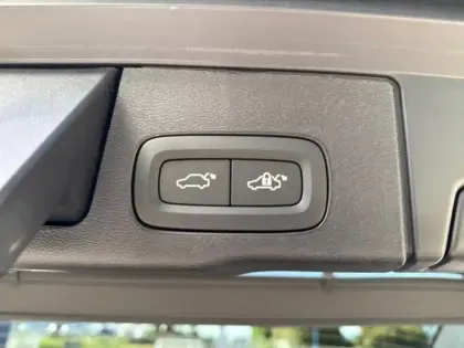Photo 11 Volvo XC60  T6 Hybride Rechargeable 253 + 145ch Plus Style Dark Geartronic 8 AWD