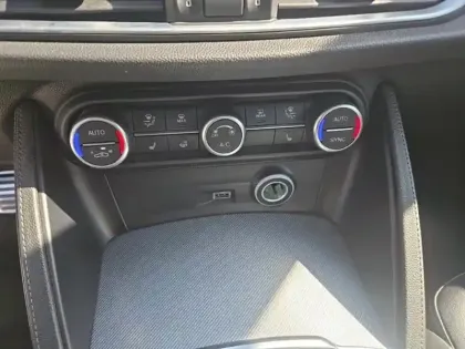 Photo 12 Alfa Romeo Stelvio  2.2 Diesel 190ch Sprint Q4 AT8 MY22