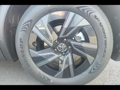 Photo 12 Toyota C-HR + 224ch 77kWh Design Grande Autonomie