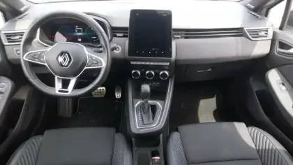 Photo 8 Renault Clio  E-Tech full hybrid 145