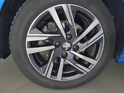 Photo 32 Peugeot 208  PureTech 130 S&S EAT8
