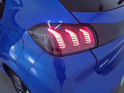 Photo 36 Peugeot 208  PureTech 130 S&S EAT8