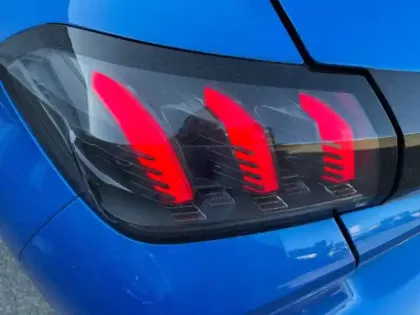 Photo 16 Peugeot 208  PureTech 130 S&S EAT8