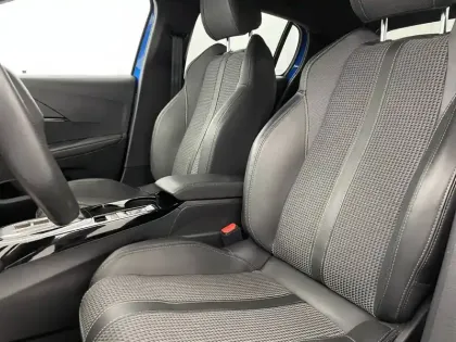 Photo 13 Peugeot 208  Electrique 50 kWh 136ch